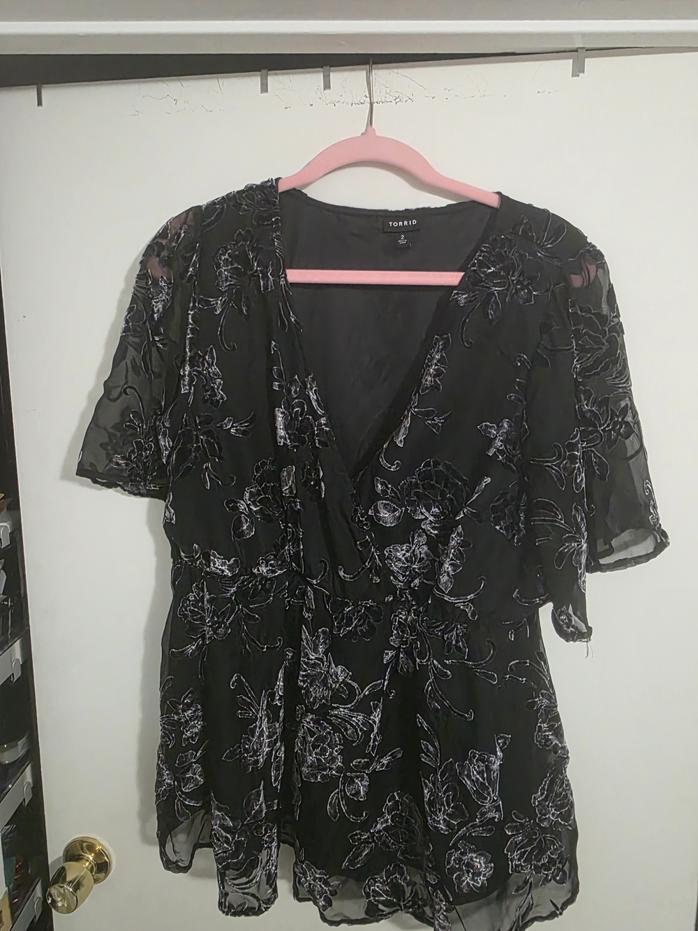 Torrid Size 2 Black Floral V-Neck Peplum Blouse